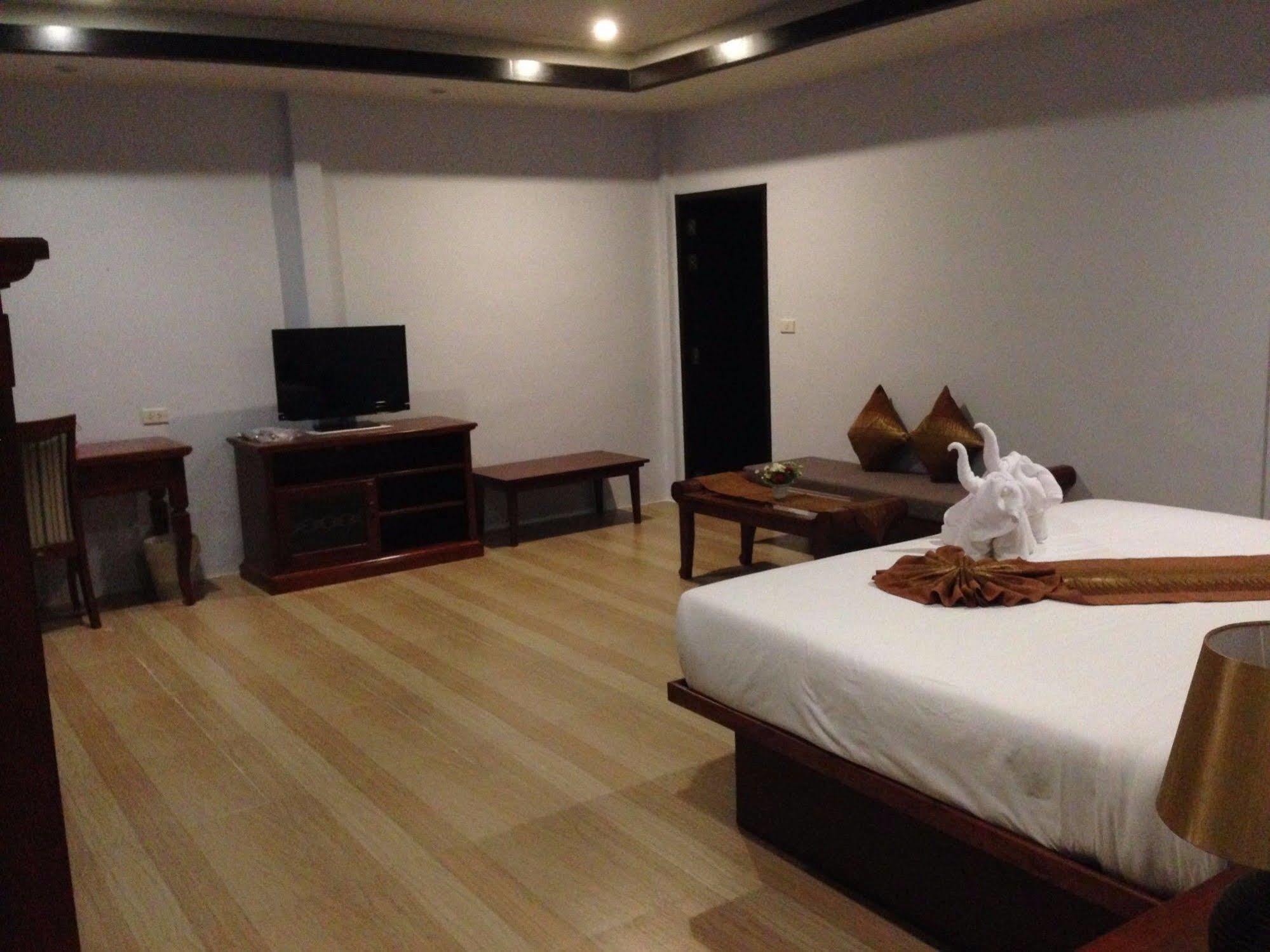 The Hip Resort @ Khao Lak Bang Sak Εξωτερικό φωτογραφία